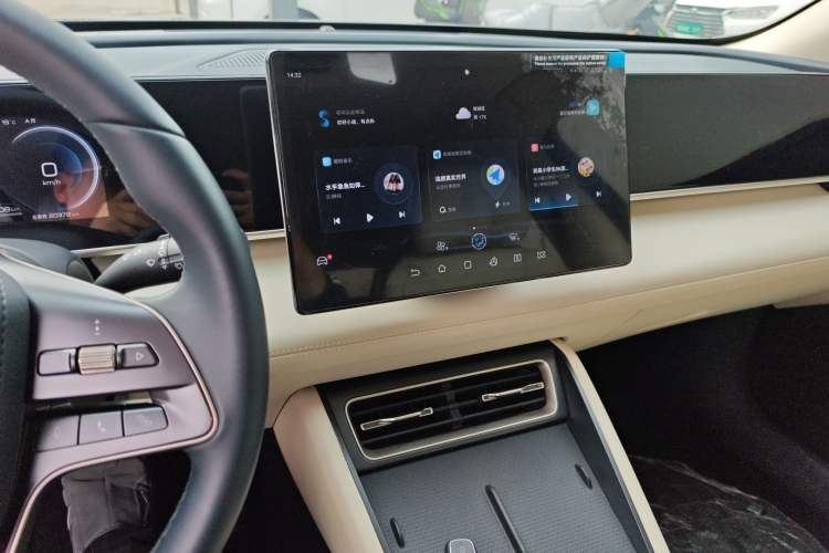 Used BYD Qin L 2024 DM-i 80KM Beyond Model Audio And AC Panel