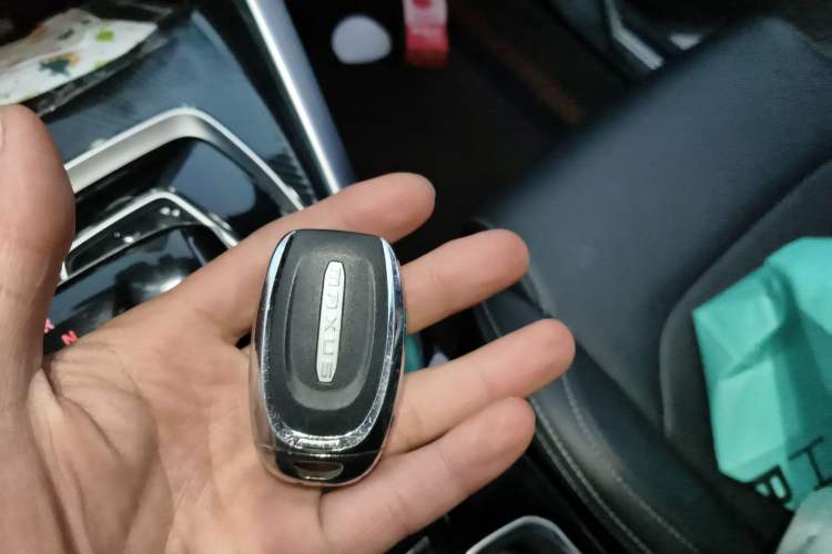 Used SAIC MAXUS EUNIQ 5 2020 1.3T PLUG-IN Luxury Edition
