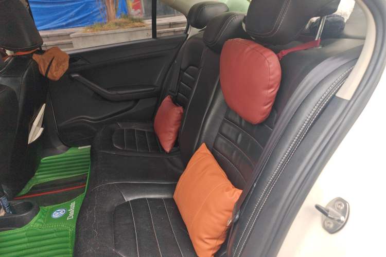 Used Volkswagen Jetta 2013 1.6L Manual Fashion Edition
