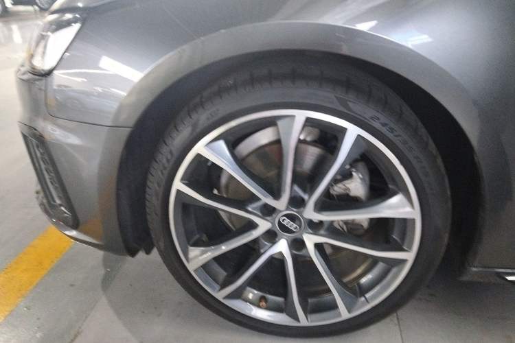 Used Audi A4L 2023 40 TFSI quattro Luxury Dynamic Edition Left Front Wheel Hub