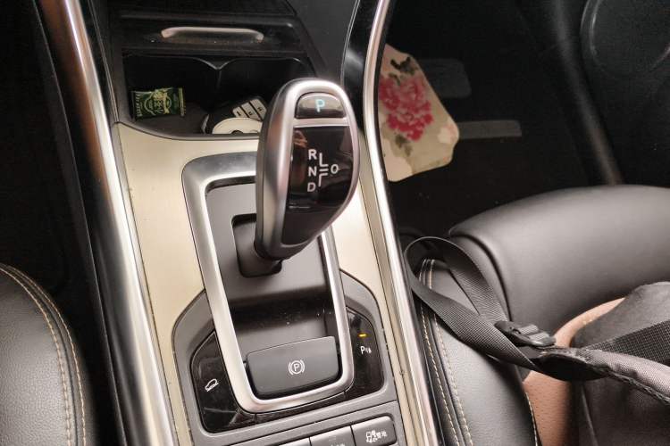 Used BYD Song New Energy 2017 Song DM 1.5TID All-Wheel Drive Luxury Model Gear Lever