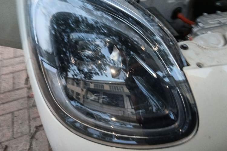 Used Wuling Hongguang MINIEV 2025 Four-Door Version Advanced Edition Right Front Headlight
