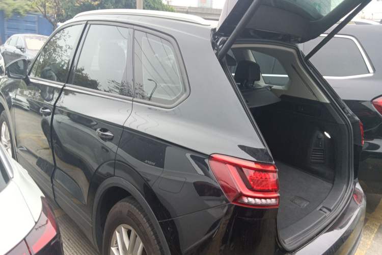 Used Volkswagen Touareg 2021 2.0 TSI Flagship Special Edition Rear Left 45 Deg