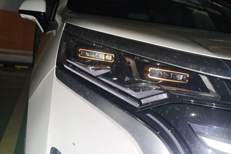 Used Denza D9 2022 DM-i 970 Four-Wheel Drive Flagship Model