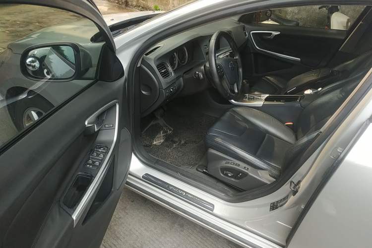 Used Volvo S60 2011 2.0T ZhiShang Version Driver Seat