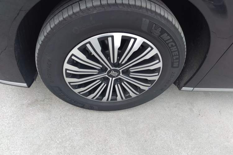 Used BYD Xia 2025 DM-i 1.5T 180km Beyond Edition Left Front Wheel Hub