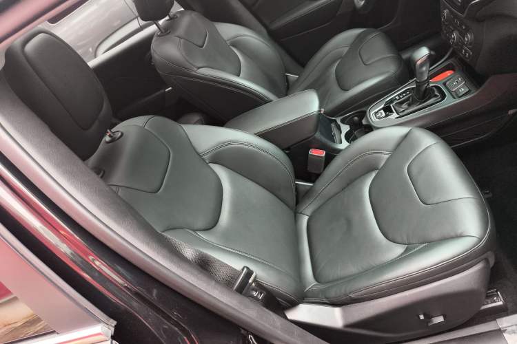 Used Jeep Cherokee 2019 2.0T Two-Wheel Drive Smart Enjoyment Version China V