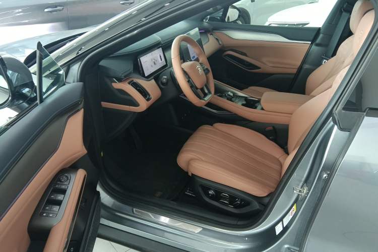 Used BYD Song L EV 2025 Intelligent Driving Version 662 km LiDAR Excellence Edition
