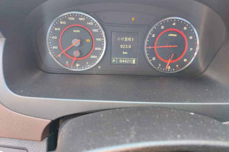 Used SAIC MAXUS G10 2016 2.0T Automatic Luxury Executive Edition Odometer Close Up