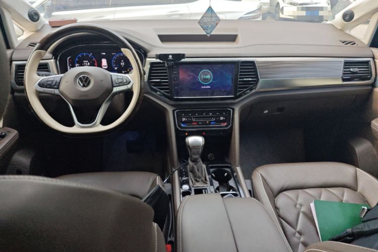 Used Volkswagen Viloran 2020 330TSI Luxury Edition Center Console