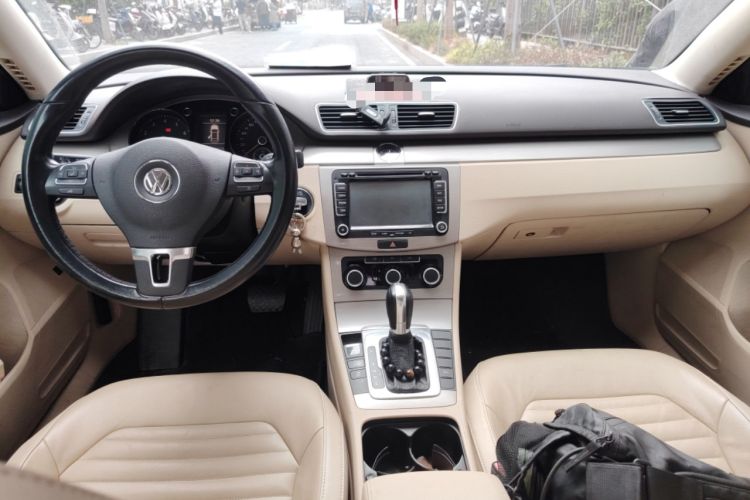 Used Volkswagen Magotan 2012 Revised Version 1.8TSI Leading Edition Center Console