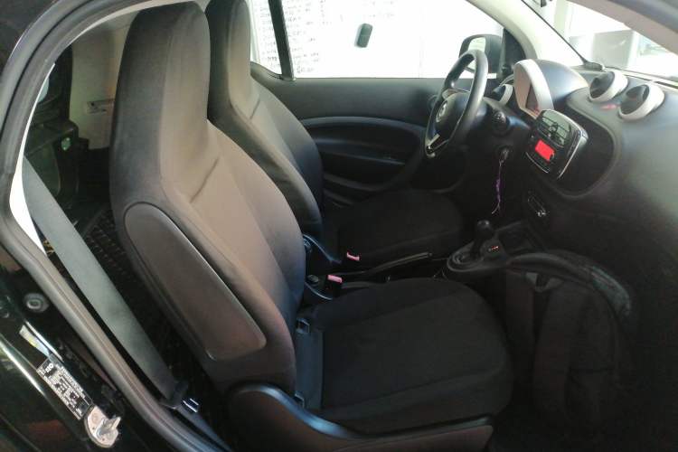 Used smart fortwo 2015 1.0L 52 kW hardtop Dynamic version