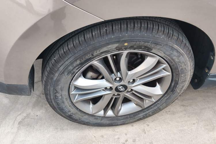Used Hyundai ix35 2013 2.0L Automatic Two-Wheel Drive Smart GLS China IV Standard Left Front Wheel Hub