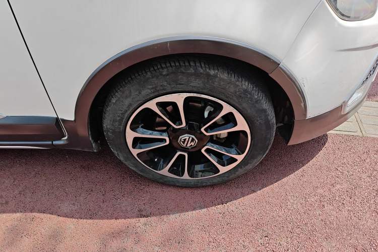 Used MG 3SW 2015 1.5L AMT Elite Model
