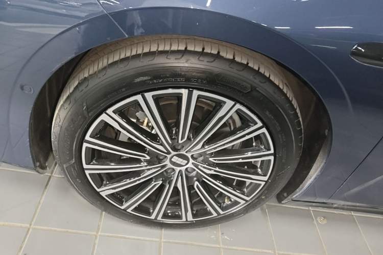 Used Geely Galaxy 8 2025 130km EM-P Starship Edition