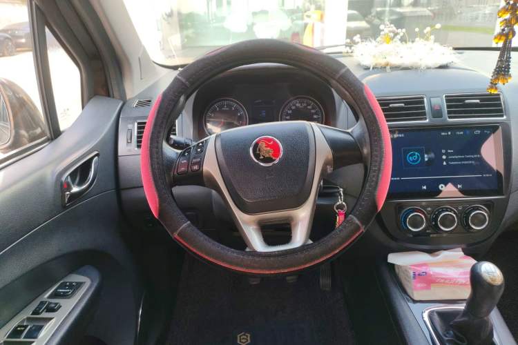 Used FORTHING Joyear X5 2013 1.6L Manual Luxury Model China IV Standard
