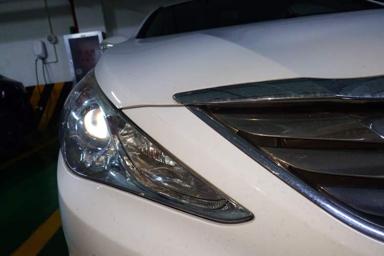 Used Hyundai Sonata 2011 2.0L Automatic Leading Edition Right Front Headlight