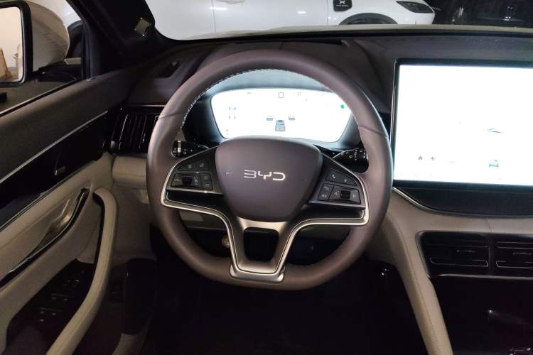Used BYD Song PLUS New Energy 2025 DM-i Intelligent Driving 160KM Flagship Model Steering Wheel