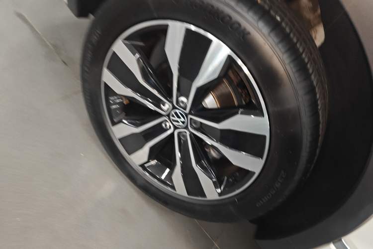 Used Volkswagen Tiguan L 2023 Restyled 330TSI Automatic Two-Wheel Drive R-Line Enhanced Comfort Version