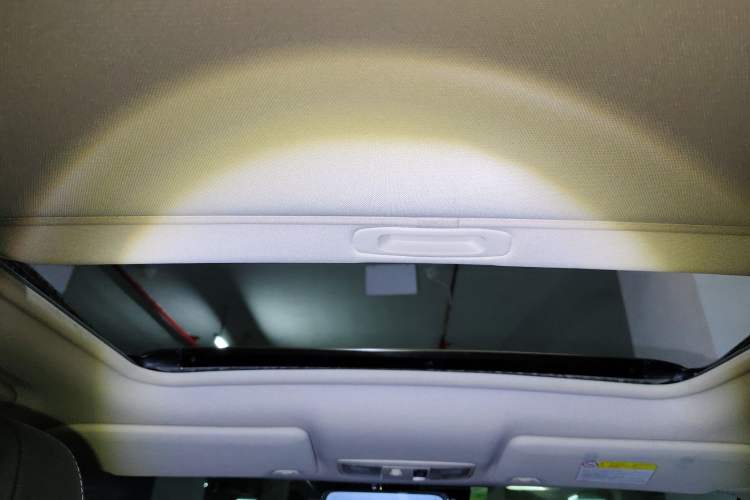 Used Mitsubishi Outlander 2017 2.0L Two-Wheel Drive Glory Edition 5 Seats Headliner