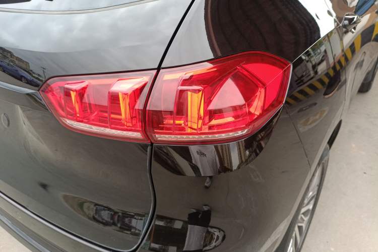 Used Wey VV5 2017 2.0T Ultra-Luxury Version Right Rear Taillight