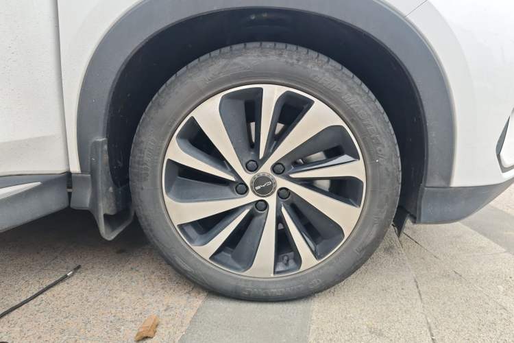 Used BYD Song PLUS New Energy 2023 Champion Edition DM-i 110KM Flagship Model Right Front Wheel Hub