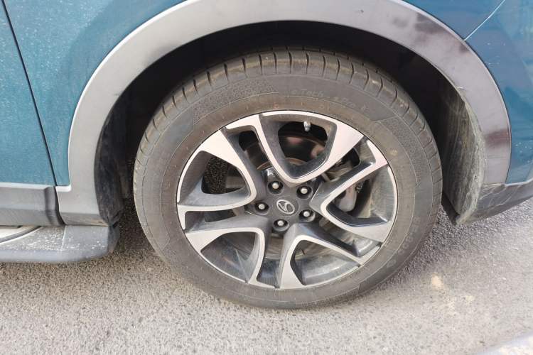 Used Soueast DX7 2017 1.5T Automatic Luxury Model Right Front Wheel Hub