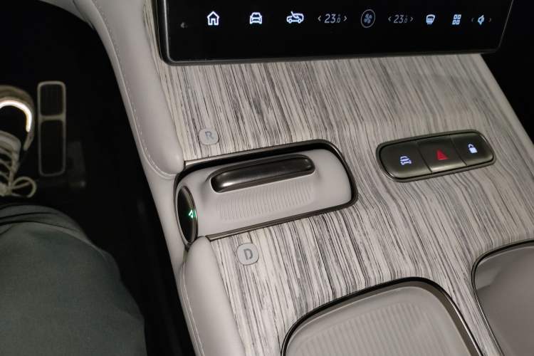 Used Nio ES7 2022 100 kWh Gear Lever