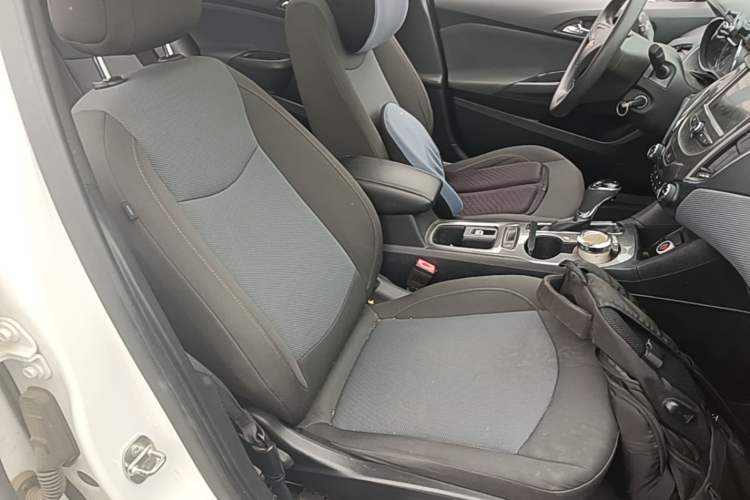 Used Chevrolet Cruze 2017 1.5L Automatic Pioneer Sunroof Edition Right Front Seat