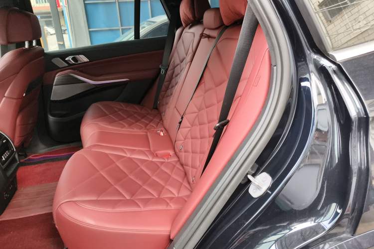 Used BMW X5 2022 Restyled xDrive 40Li M Sport Package Left Rear Seat