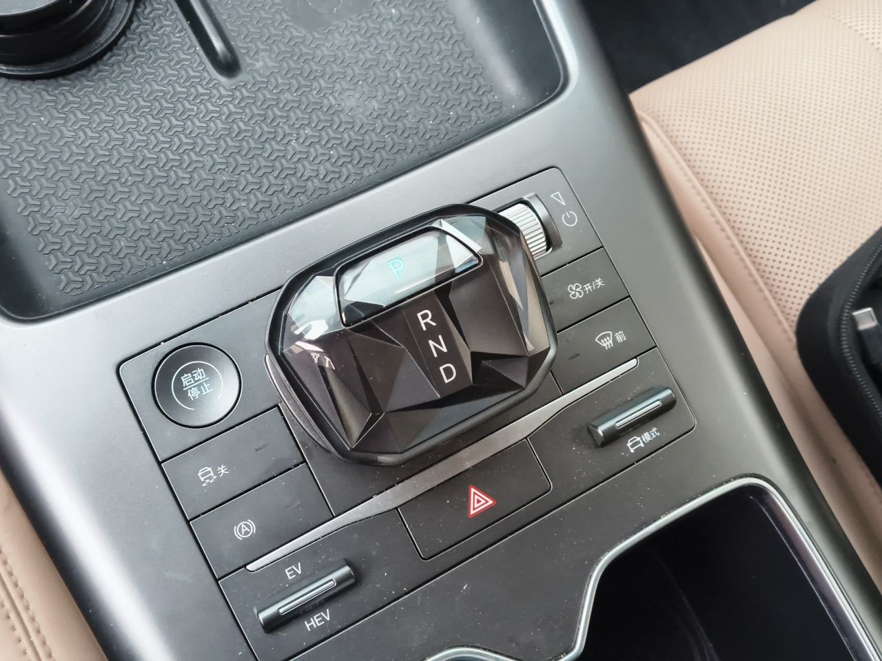 BYD Song Pro New Energy 2025 Second-Generation DM-i 75KM Leading Edition — снимка 14