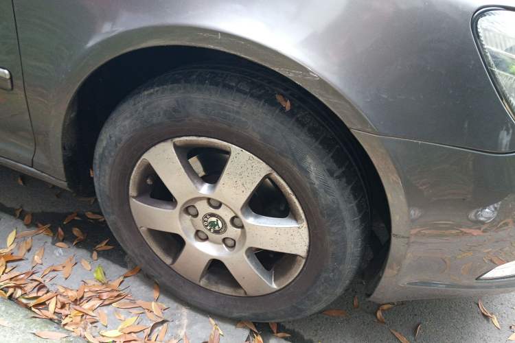 Used Skoda Octavia 2012 1.6L Automatic Yijun Edition Right Front Wheel Hub