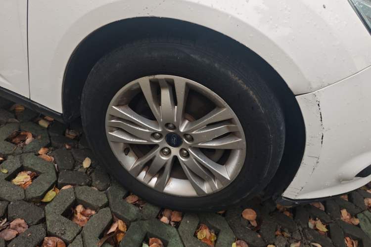 Used Ford Focus 2012 Hatchback 1.6L Automatic Comfort Model Right Front Wheel Hub