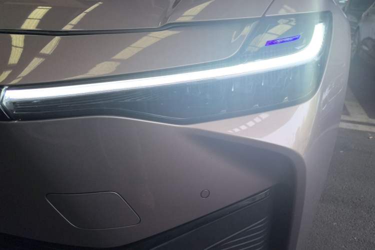 Used Toyota bZ3 2023 616 km Long-Range Premium Left Front Headlight