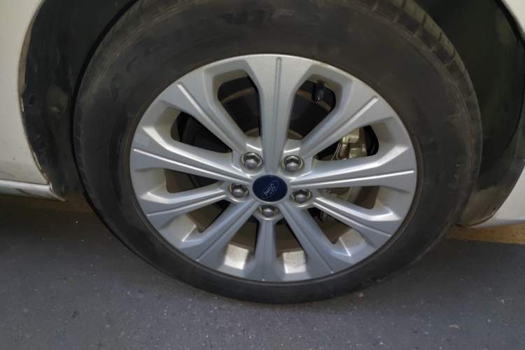 Used Ford Escort 2017 Happiness Edition 1.5L Automatic Fashion Version Right Front Wheel Hub