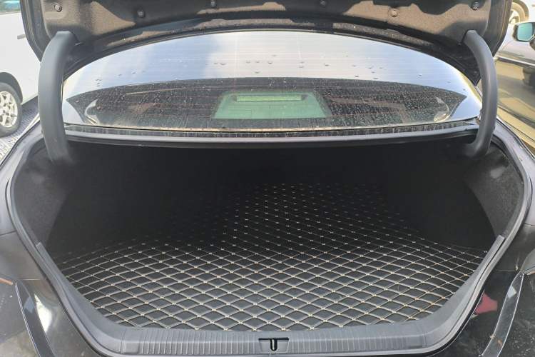 Used Toyota Avalon 2019 2.5L Ambition Version China VI Standard Trunk