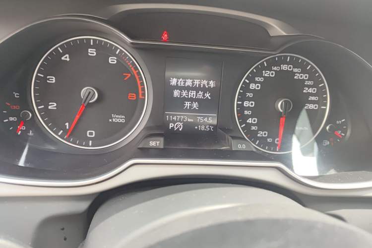 Used Audi A4L 2016 35 TFSI Collector's Edition Automatic Standard Model Odometer Close Up