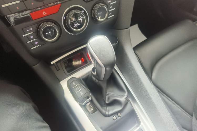 Used DS 6 2014 1.6T Luxury Edition THP160
