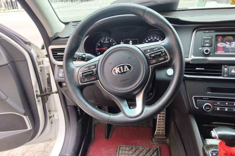Used Kia K5 2016 2.0L Automatic LUX Steering Wheel