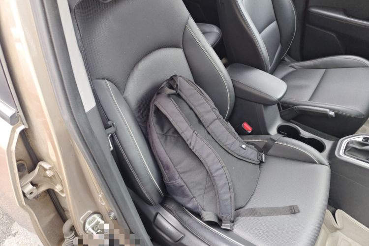 Used Hyundai ix25 2015 1.6L Automatic Two-Wheel-Drive Deluxe DLX Model
