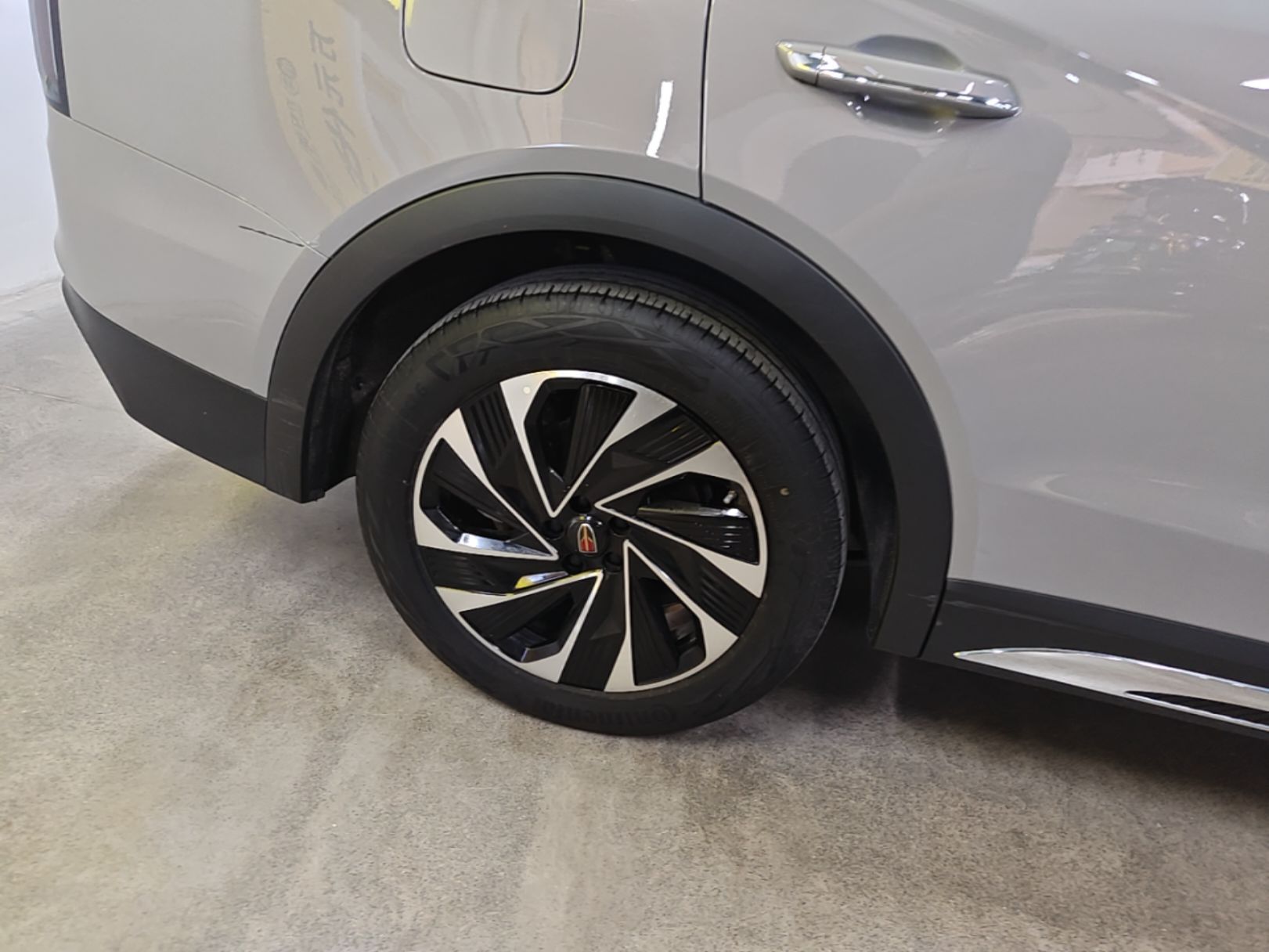 Hongqi HS7 PHEV 2024 2.0T PHEV Four-Wheel-Drive Flagship Edition 6 Seats — снимка 11