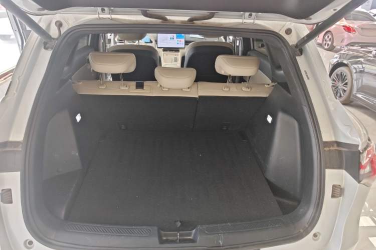 Used Wuling Xingguang S 2024 130 km Flagship Version Trunk