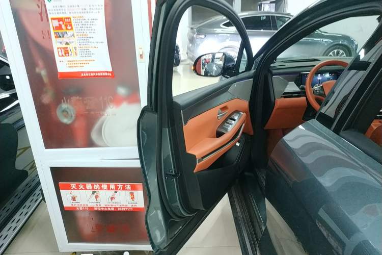 Used BYD Tang L 2025 DM 200KM Four-Wheel Drive LiDAR Flagship Model
