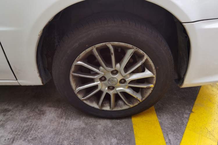 Used Soueast V3 Lingyue 2015 1.5L Manual Happiness Edition Right Front Wheel Hub