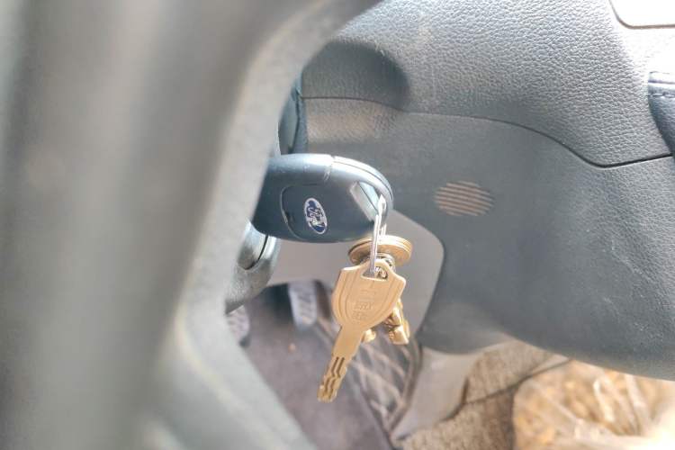 Used Ford Transit 2019 2.0T Diesel Multi-Purpose Commercial Vehicle Short Wheelbase Low Roof 6-Seater China VI Standard