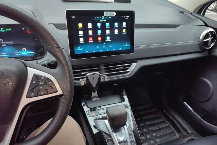 Used BYD Yuan New Energy 2019 EV535 Smart Connect Trendsetting Model Audio And AC Panel