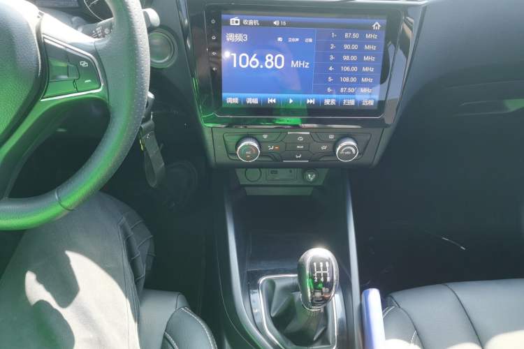 Used Dongfeng Fengon 580 2021 Revised ☆ Star Edition 1.8L Manual Elite Version Gear Lever