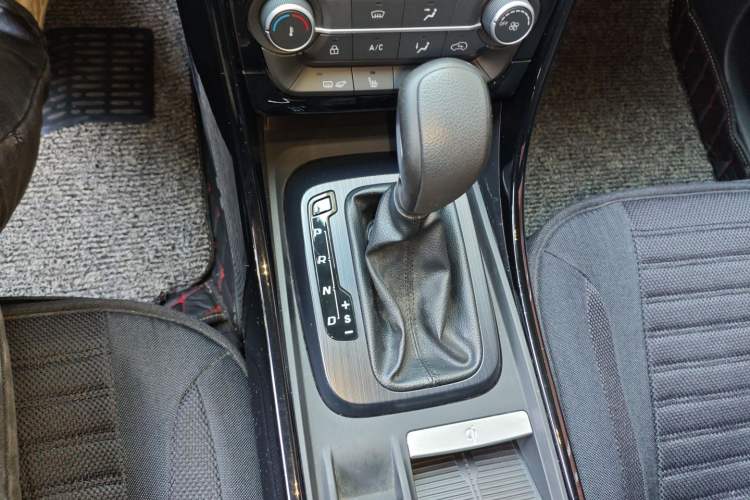 Used JMC Yusheng S330 2016 1.5L GTDi Automatic Two-Wheel Drive Prestige Edition
