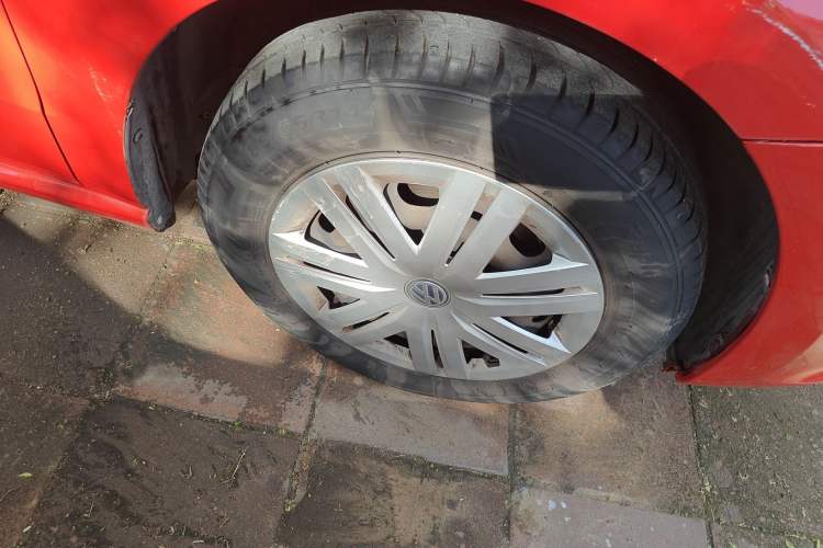 Used Volkswagen Polo 2014 1.4L Automatic Comfort Edition Right Front Wheel Hub