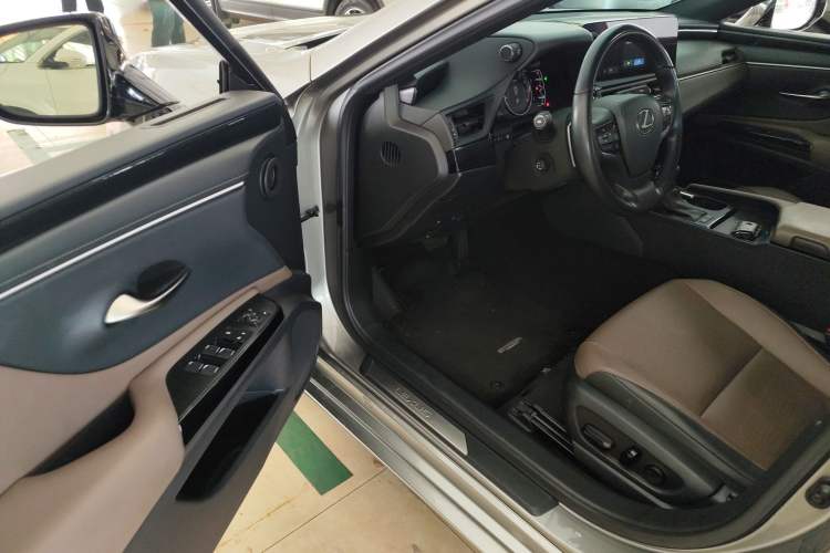 Used Lexus ES 2022 200 Excellence Edition